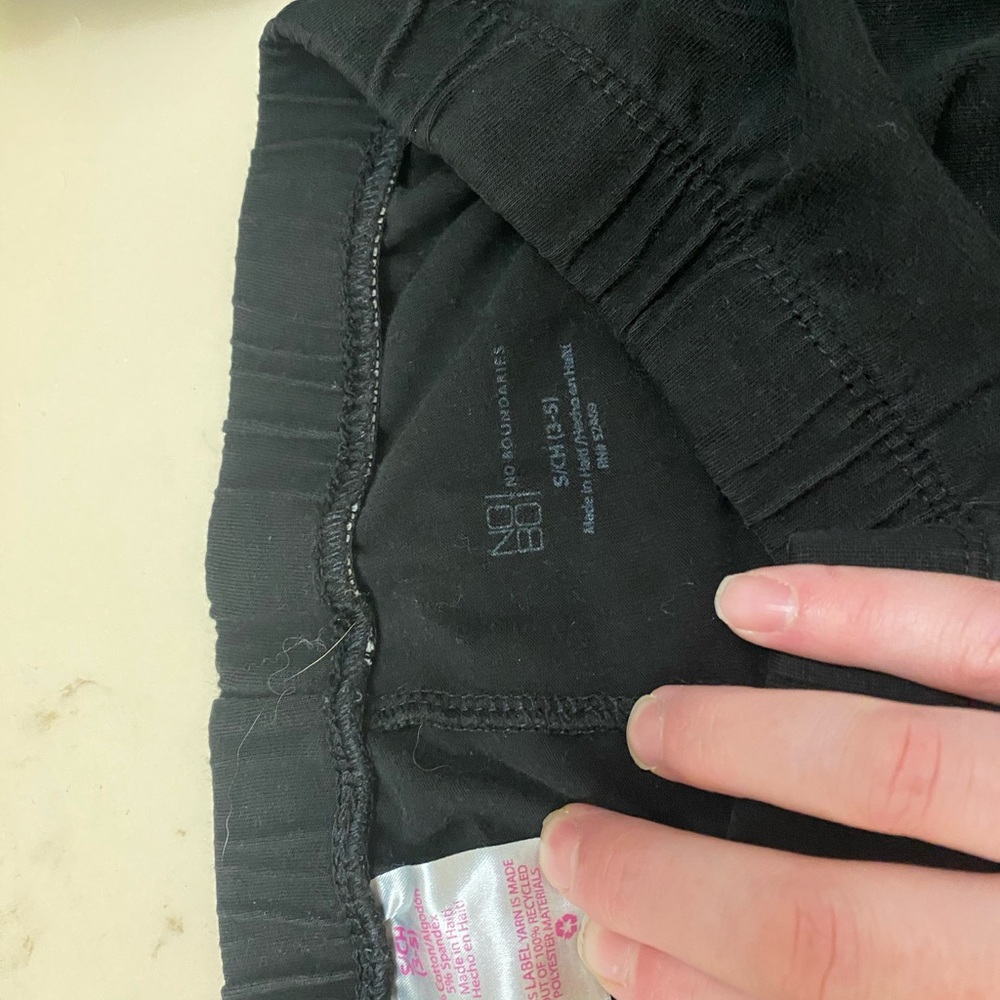 4) Four no boundaries (size 3-5) smll black leggings - Picture 5 of 13